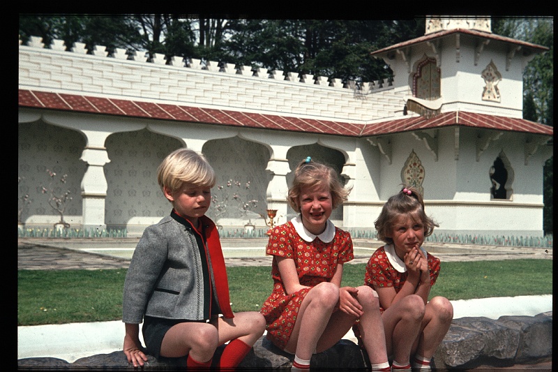 06.Efteling mei 1970 Brigitte,Marion,Peter.JPG